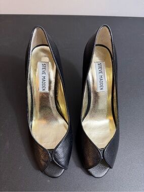 Steve Madden Black Peep-Toe Leather Pumps